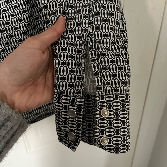 Club Monaco Pattern Print Button-down Collared Shirt - Picture 5 of 7